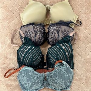 4 Victoria’s Secret Bras in great condition, worn only a few times.